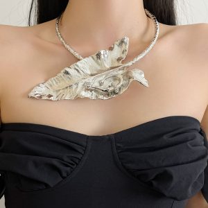 Exaggerated Metal Banana Leaf Chunky Necklace for Women - Light Luxury Niche Choker Neck Chain, Trendy 2024 Statement Jewelry