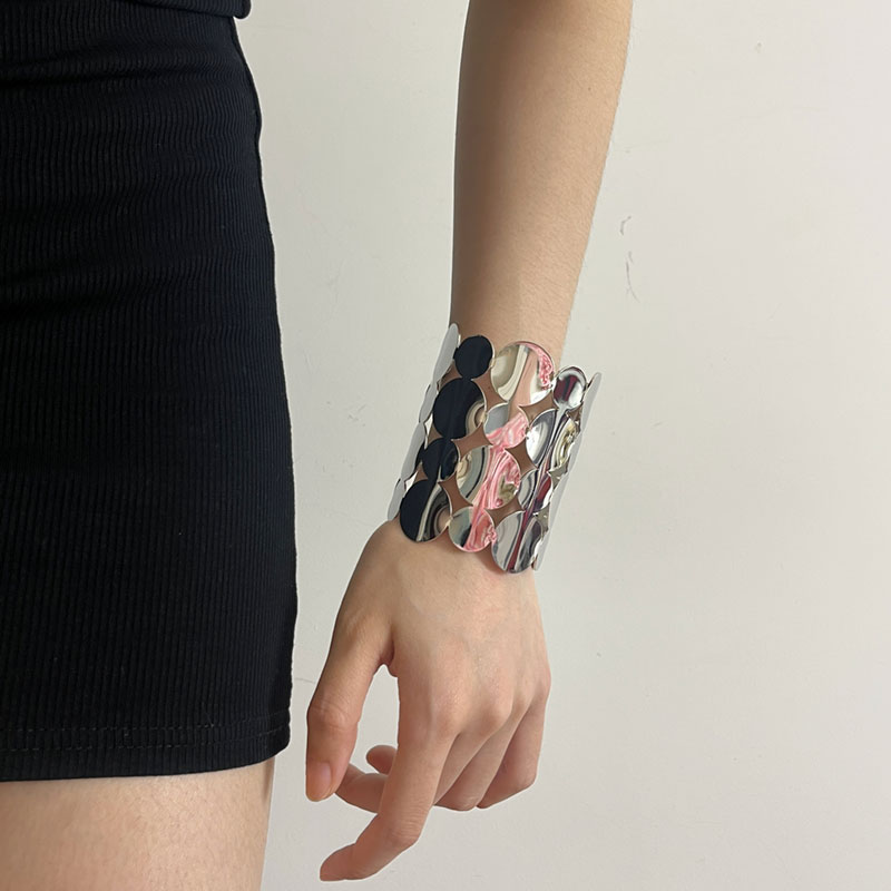 Exaggerated Metal Round Piece Spliced Wide Open Cuff Bracelet for Women - Light Luxury High-End Fashion Bangle