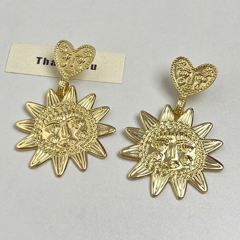 Exaggerated Metal Sunflower Pendant Earrings - Unique High-End Heart Studs for 2024 European and American Heavy Industry Style