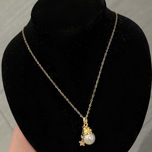 Exquisite Christmas Hat Pearl Necklace for Women - Light Luxury Sparkling Star Clavicle Chain, Versatile Holiday Accessory