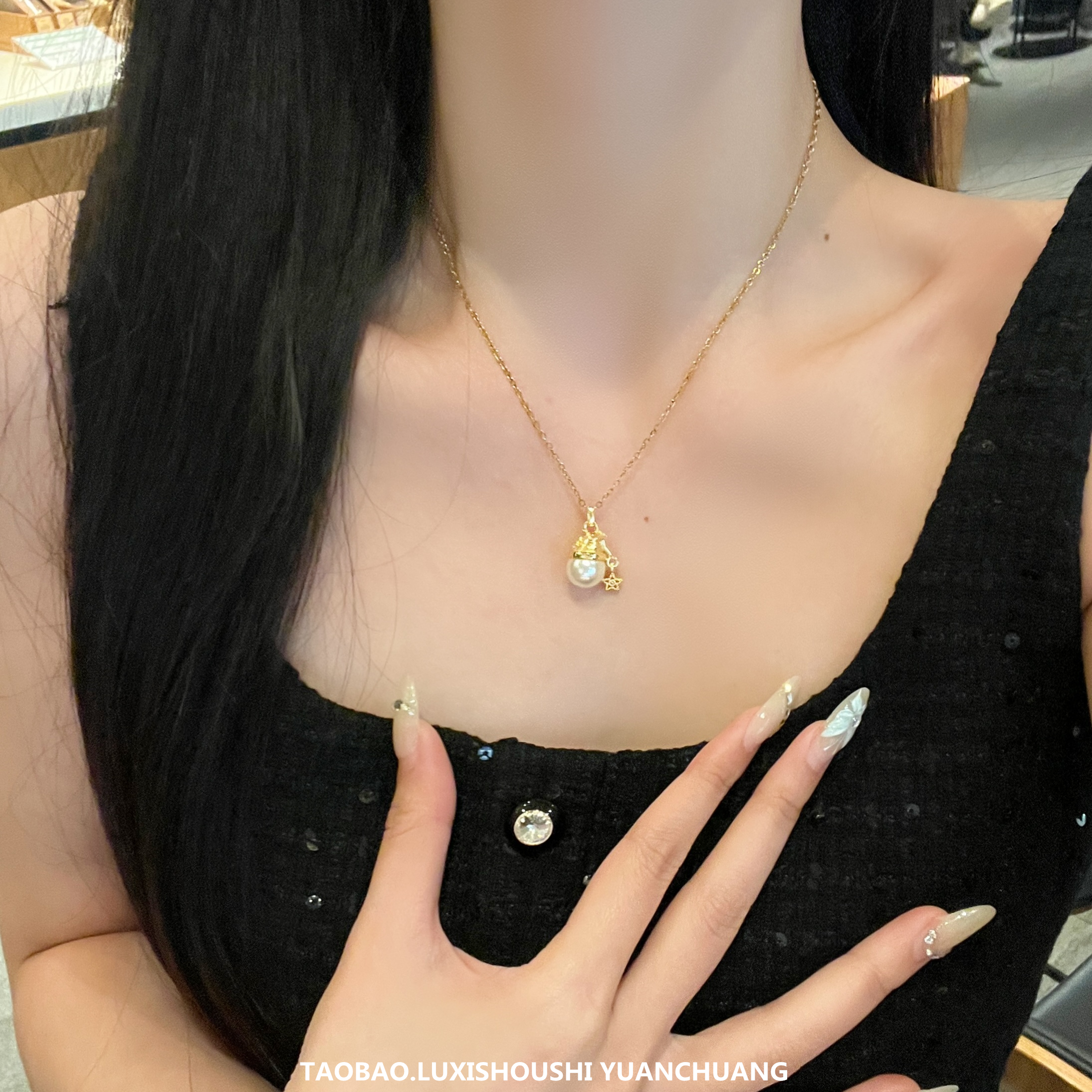 Exquisite Christmas Hat Pearl Necklace for Women - Light Luxury Sparkling Star Clavicle Chain, Versatile Holiday Accessory