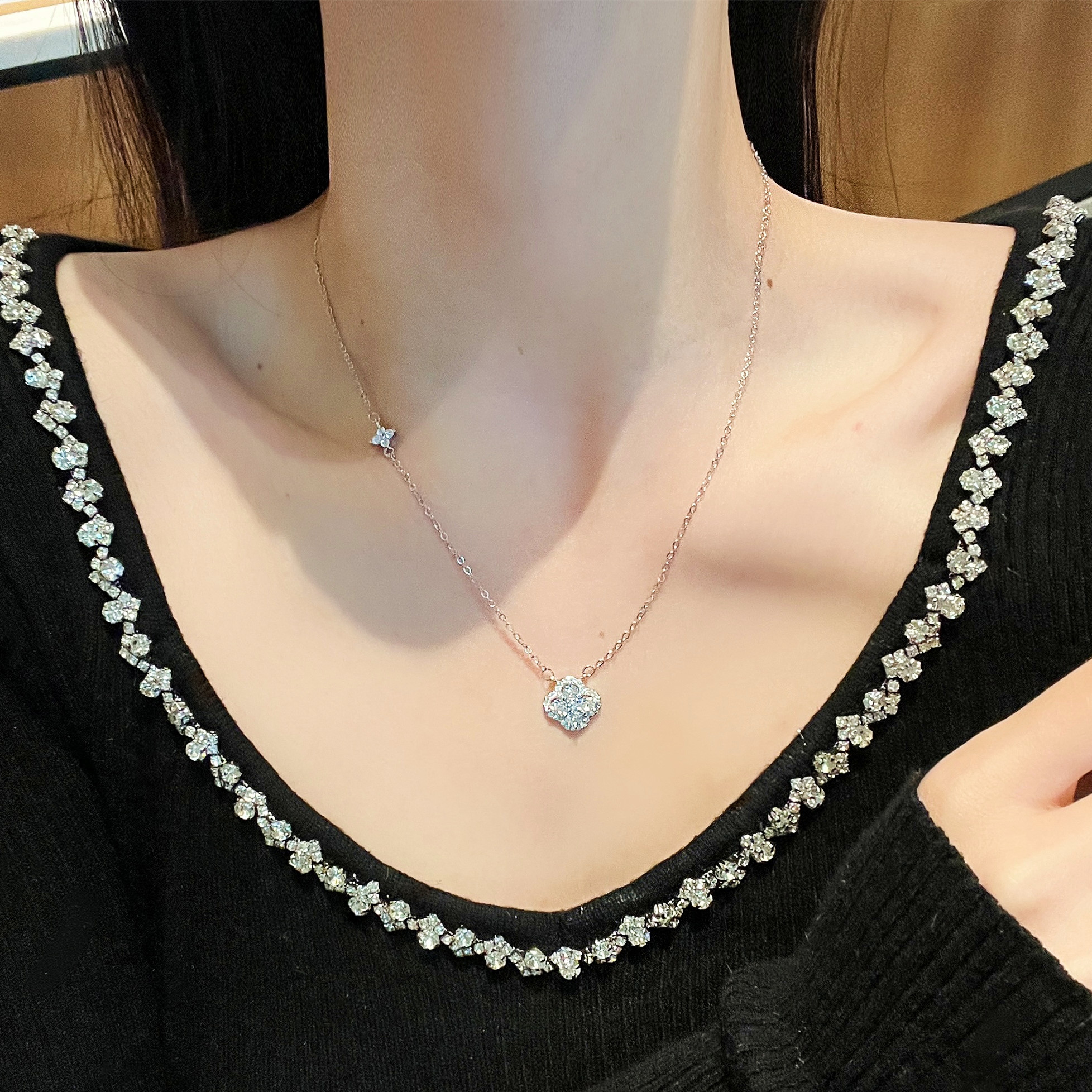 Exquisite Four-Leaf Clover Necklace for Women - Lightweight Pure Silver Clavicle Chain, Luxury Niche Design, Fashionable Versatile Jewelry