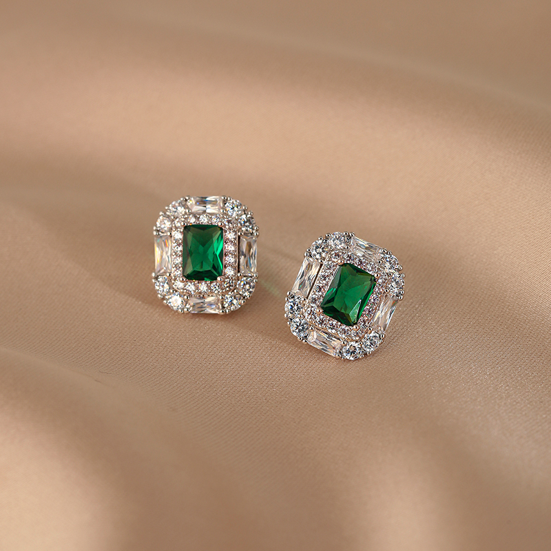 Exquisite French-Style Light Luxury 925 Silver Full Diamond Inlaid Green Zircon Sugar Cube Earrings for Women