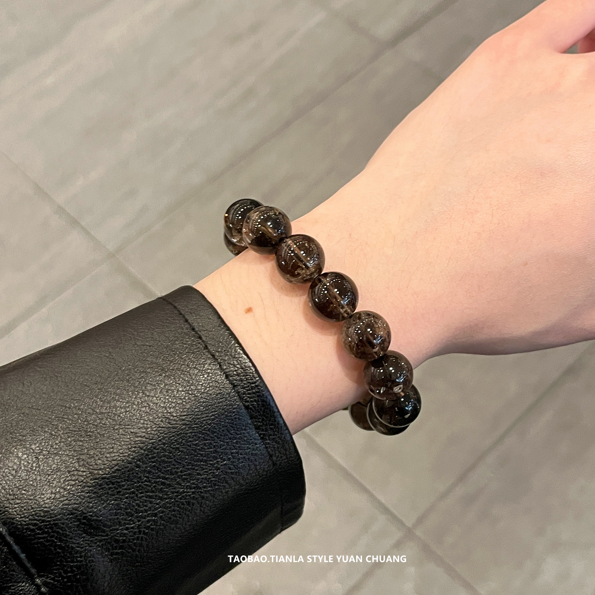 Exquisite Light Luxury Natural Tea Crystal Bracelet for Women - High-End Design, Perfect Gift for Girlfriend, Showcases Fair Skin
