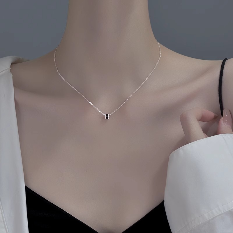 Exquisite Minimalist Collarbone Chain Necklace - Versatile Fashion Accessory for Effortless Elegance