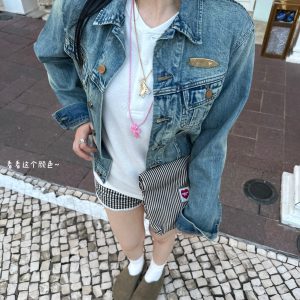 Flattering Fit Blue Heavy-Wash Denim Jacket - Autumn Style, 90s Inspired, Trendy Outerwear for Effortless Layering