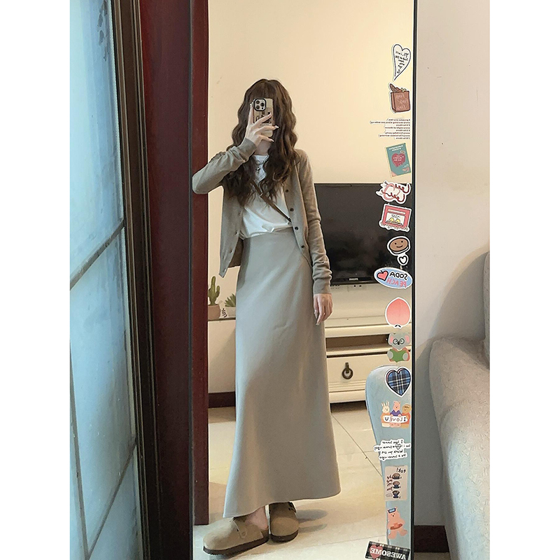 French-Style High-End Two-Piece Set: Fitted Knitted Cardigan and Half-Length Skirt for Women - Autumn Winter Fashion