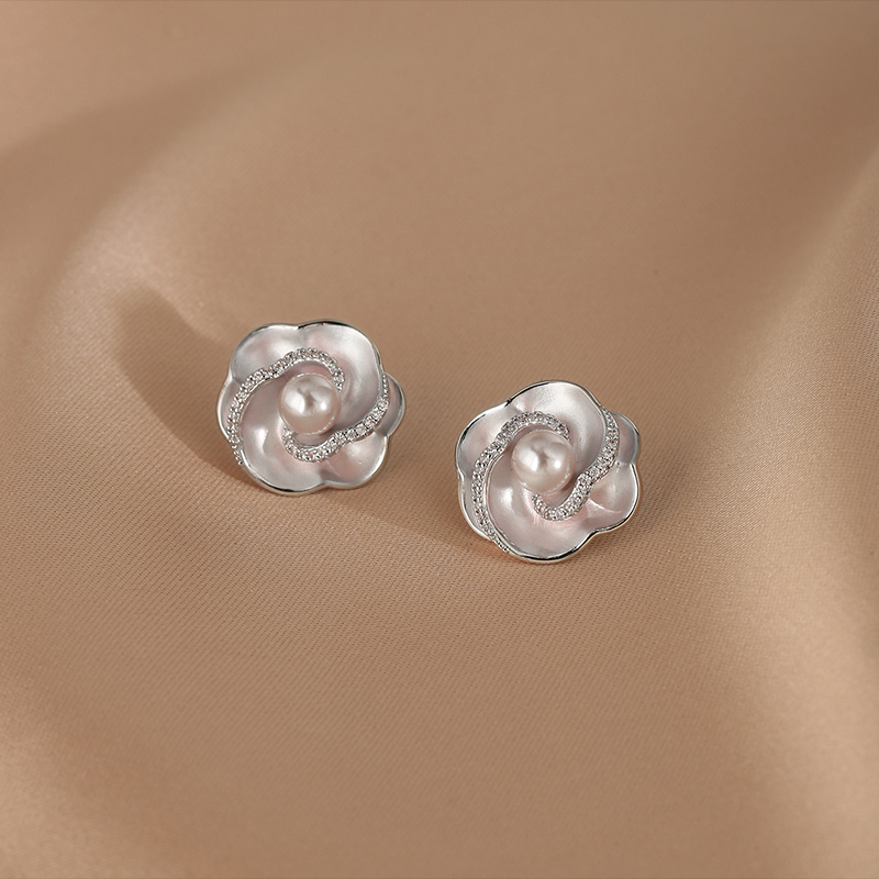 French-Style Small Floral Pearl Earrings for Women, Minimalist Light Luxury Versatile Ear Accessories