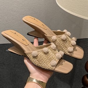 French-Style Woven Square-Toe Slippers for Women - Summer 2025 Flat One-Strap Outdoor Sandals, Trendy Wedge Open-Toe Design