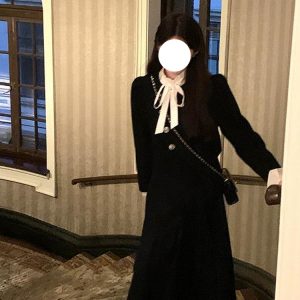 French Vintage Long Sleeve Bow Tie Shirt for Women - Stylish Unique Top for Early Spring Fashion