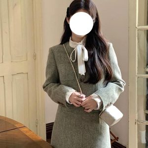 French Vintage Long Sleeve Bow Tie Shirt for Women - Stylish Unique Top for Early Spring Fashion