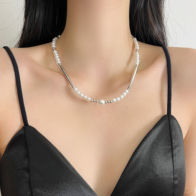 French Vintage Metal Bamboo Joint Pearl Necklace for Women - High-End Layered Clavicle Chain for Autumn/Winter 2024