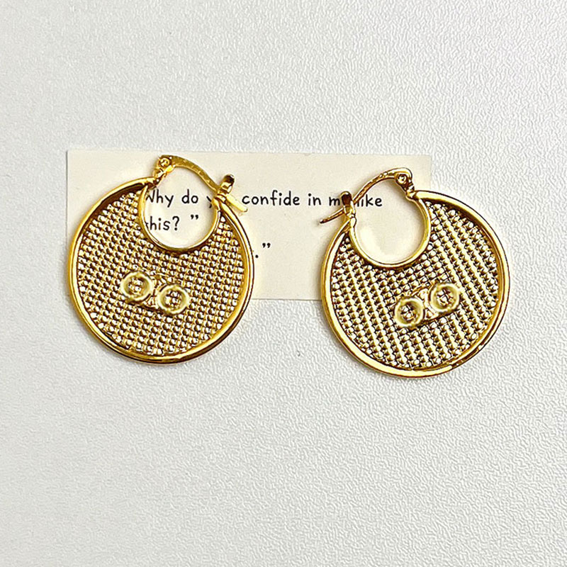 French Vintage Metal Round Letter Earrings - Minimalist High-End Women's Accessories for Autumn/Winter