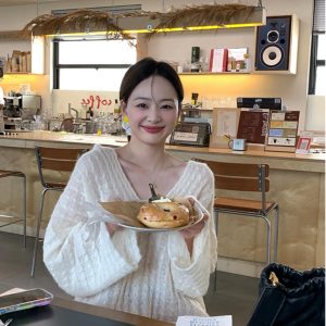 French Vintage V-Neck Knitted Sweater for Women - Loose Hooded Pullover for Early Autumn, Casual Y2K Style