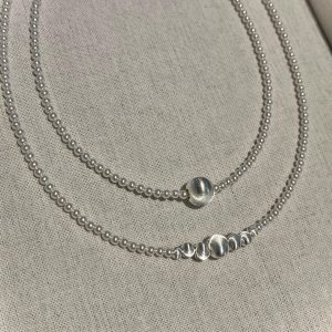 Gradient Silk Gloss Cat Eye Necklace with Silver Ball and Natural Black Agate Clavicle Chain – Chic Statement Jewelry for Modern Style