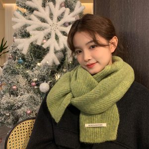 Green Knitted Scarf for Women - Winter 2023 Versatile Warm Wool Neck Warmer for Couples