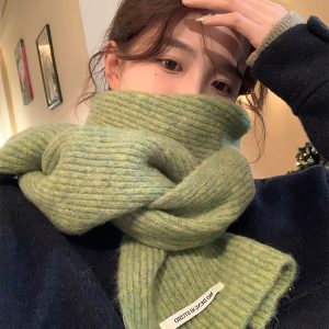 Green Knitted Scarf for Women - Winter 2023 Versatile Warm Wool Neck Warmer for Couples