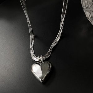 Heart-Shaped Titanium Steel Choker Necklace for Women, Summer Minimalist Clavicle Chain, European American Light Luxury Trendy Accessory