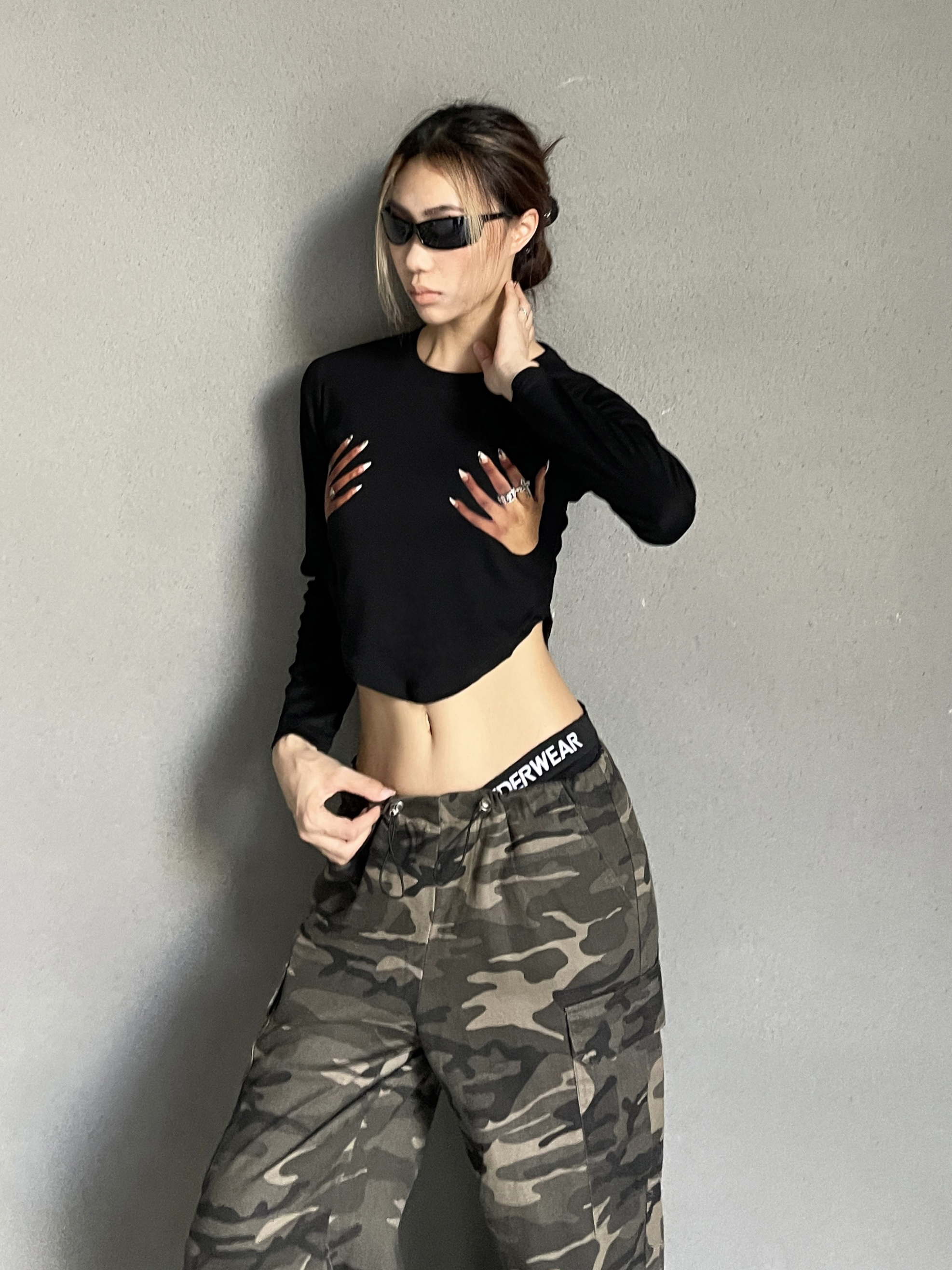 Heatstroke American-Style Slim Fit Crop Long Sleeve T-Shirt with Fun Finger Print - Trendy Y2K Fashion Top