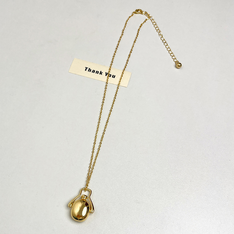 Heavy-Duty 3D Plain Metal Flask Pendant Necklace for Women - 2024 High-End Autumn Winter Clavicle Chain Fashion Accessory