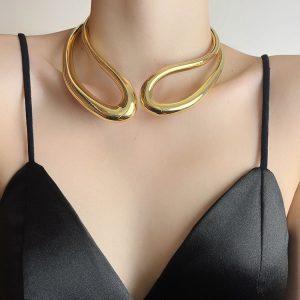 Heavy Industry Minimalist Metal Geometric Spring Collar Necklace - High-End Clavicle Chain for Women in Cold Style