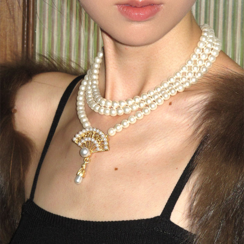 High-End Beaded Necklace for Women with Unique Collarbone Chain Design and Romantic Fan Pendant - Fashionable Statement Jewelry