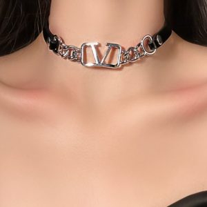 High-End Clavicle Chain V-Spliced Light Luxury Choker Necklace for Women - Sweet Cool Collar in Niche Cold Style