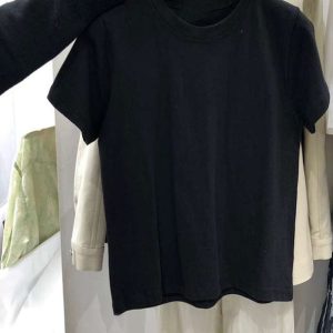 High-End European-Style Women's Summer Short Sleeve T-Shirt with Straight Shoulders - Age-Reducing Basic Tee