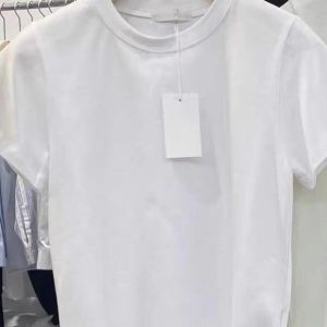 High-End European-Style Women's Summer Short Sleeve T-Shirt with Straight Shoulders - Age-Reducing Basic Tee