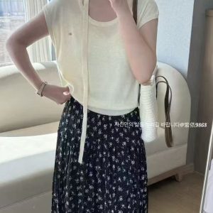 High-End European Women's Short Sleeve Knit Top with Unique Design, Stylish Thin Fabric, Distinctive Fashion for a Chic Look