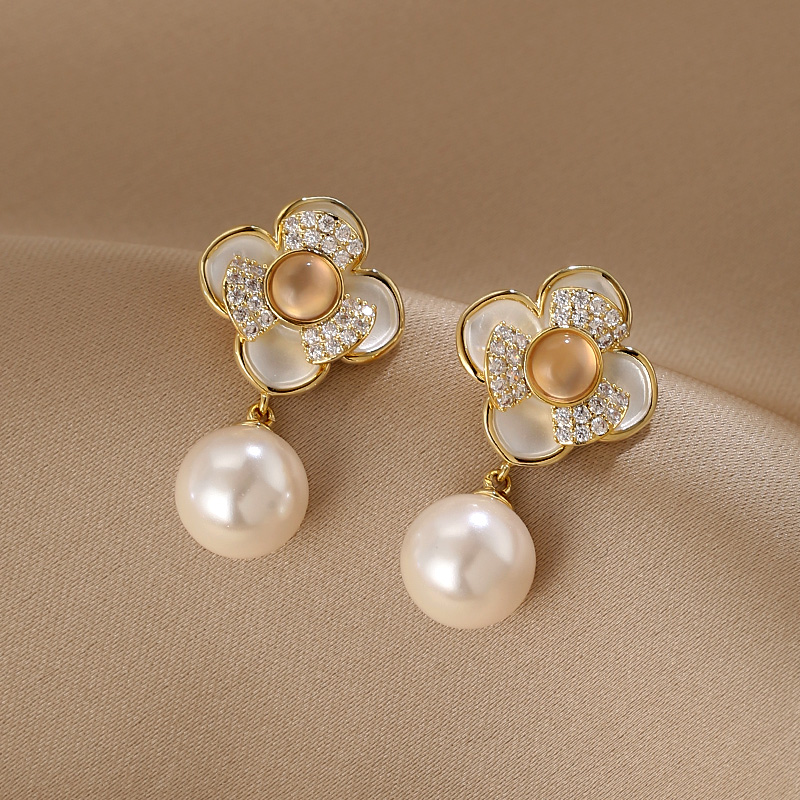 High-End Floral Pearl Earrings for Women - Exquisite S925 Silver Needle Design, 2024 Trendy Niche Jewelry