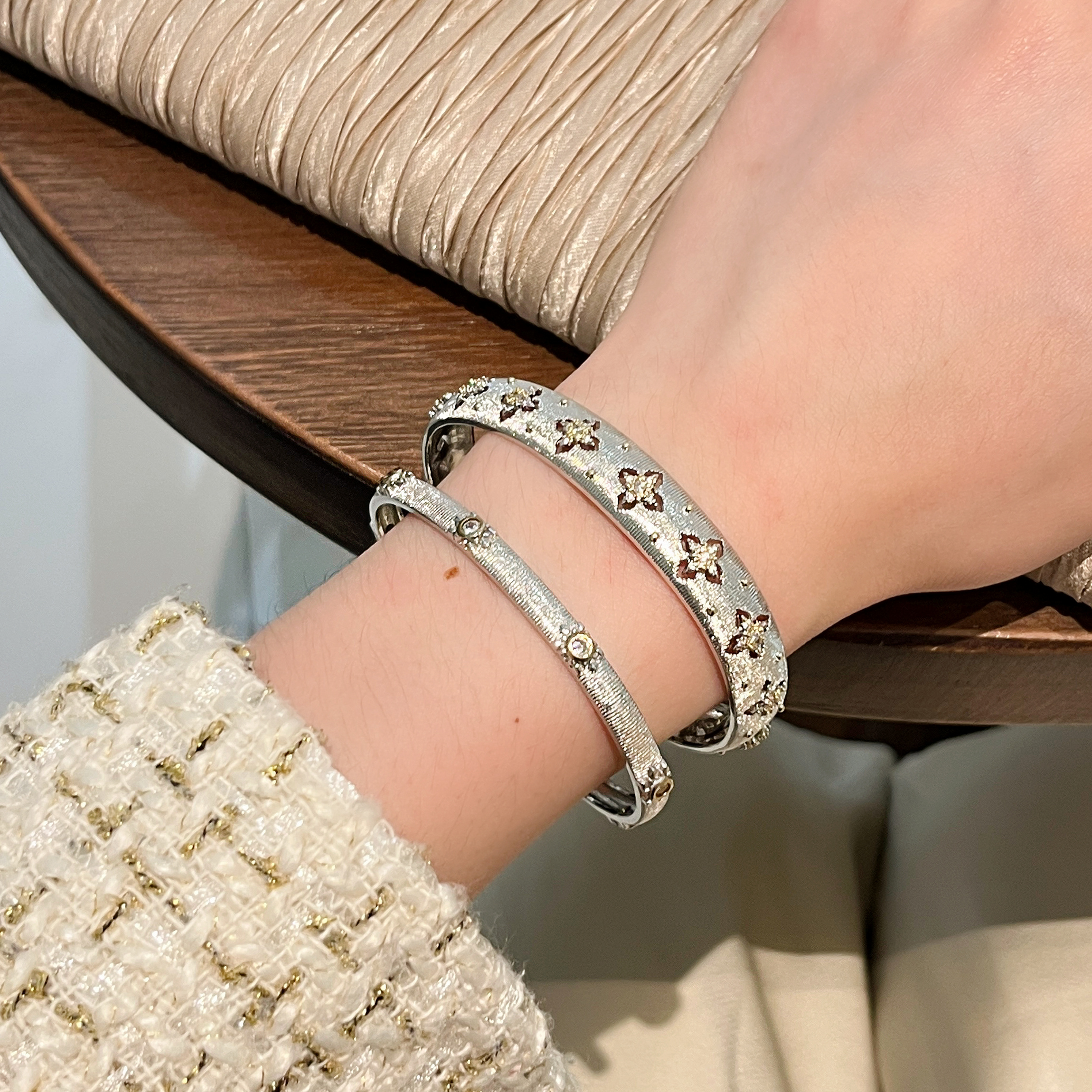 High-End Floral Wreath Bracelet for Women, 18K Gold-Plated Diamond-Inlaid Bangle, Italian Court Style, Luxury Trend Accessory