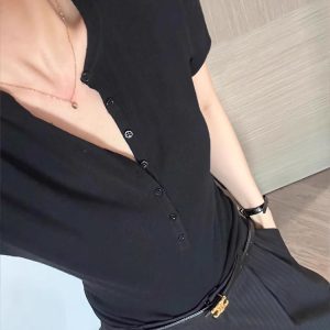 High-End Old Money Style Khaki V-Neck Short Sleeve Knitted Top for Women - Slim Fit Summer Fashion