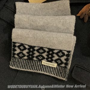 High-End Thick Knitted Scarf for Women - 'My Head is Not Round' Atmosphere, 2024 Autumn Winter Style, Warm Neck Gaiter