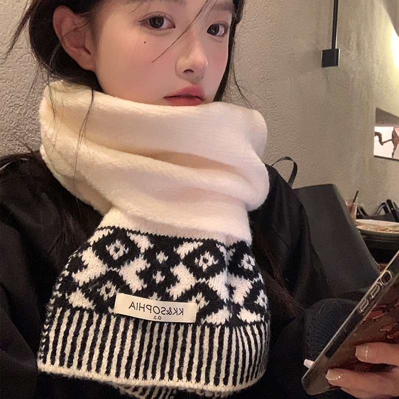 High-End Thick Knitted Scarf for Women - 'My Head is Not Round' Atmosphere, 2024 Autumn Winter Style, Warm Neck Gaiter