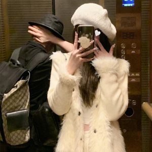 High-End Two-Sided Knitted Spliced Fur Coat - Slim Fit White Fluffy Top for Autumn Winter 2023 Fashion