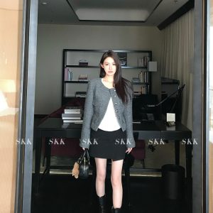 High-Quality Niche Wool Chunky Short Coat with Round Neck - Stylish Winter Outerwear