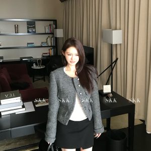 High-Quality Niche Wool Chunky Short Coat with Round Neck - Stylish Winter Outerwear