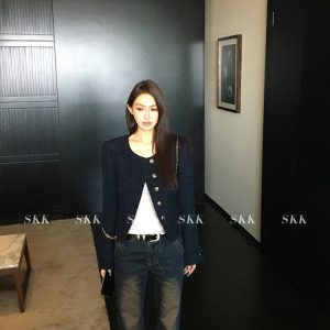 High-Quality Niche Wool Chunky Short Coat with Round Neck - Stylish Winter Outerwear