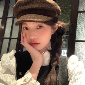 High-Quality Women's Wool Newsboy Cap with Gold Buckle - Eight-Sided Painter Hat for Winter 2023, Vintage Style