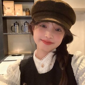 High-Quality Women's Wool Newsboy Cap with Gold Buckle - Eight-Sided Painter Hat for Winter 2023, Vintage Style