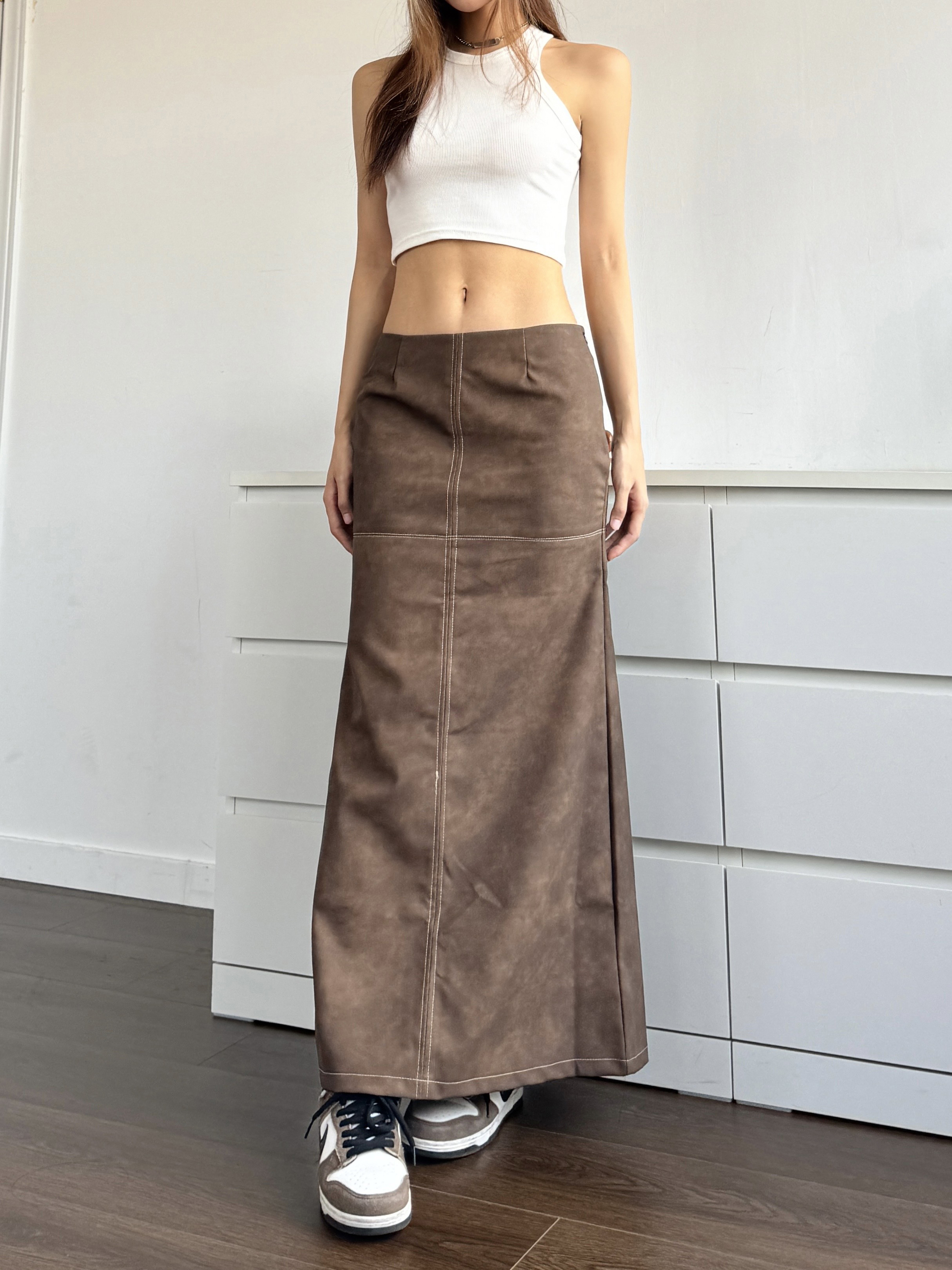 High-Waisted Bodycon Leather Skirt - Retro American Style Mid-Length A-Line with Split Design in Maillard Brown