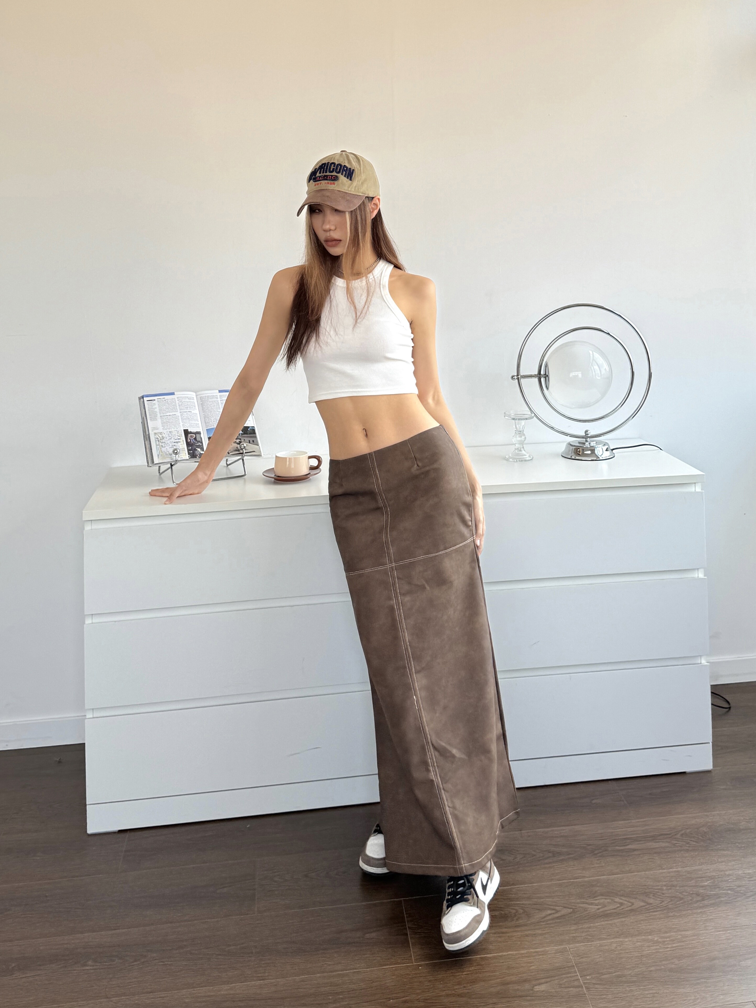 High-Waisted Bodycon Leather Skirt - Retro American Style Mid-Length A-Line with Split Design in Maillard Brown