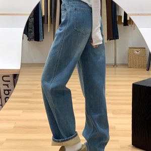 High-Waisted Fleece-Lined Light-Colored Straight-Leg Jeans for Women - Flattering Fit for Petite Pear-Shaped Figures, Autumn Winter 2024 Style