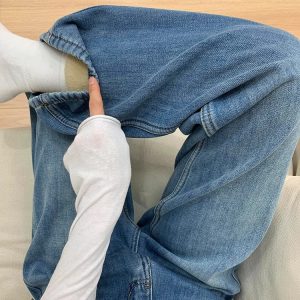 High-Waisted Fleece-Lined Light-Colored Straight-Leg Jeans for Women - Flattering Fit for Petite Pear-Shaped Figures, Autumn Winter 2024 Style