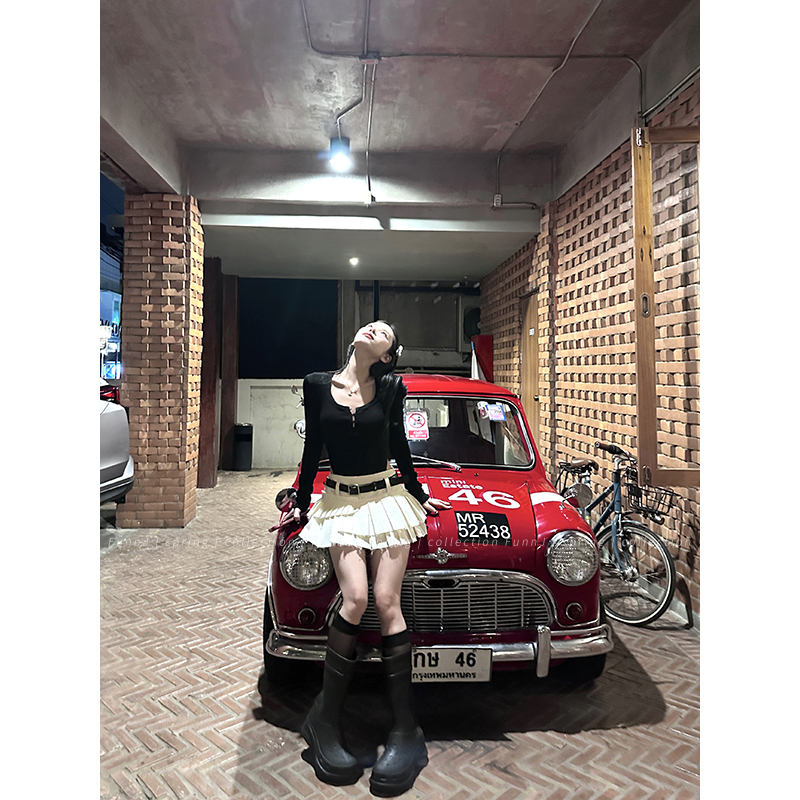 High-Waisted Pleated A-Line Skirt for Women - Retro Square Style, Versatile Design, Slimming Fit, Unique Short Skirt Fashion