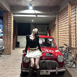 High-Waisted Pleated A-Line Skirt for Women - Retro Square Style, Versatile Design, Slimming Fit, Unique Short Skirt Fashion