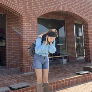 High-Waisted Retro Washed Blue Distressed Denim Shorts - Versatile Korean Style Fashion for a Chic Summer Look