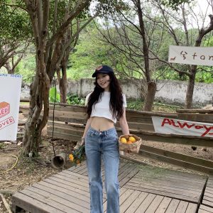 High-Waisted Slim Straight-Leg Jeans for Girls - American Style, Neat Fit, Vintage-Inspired Casual Wear
