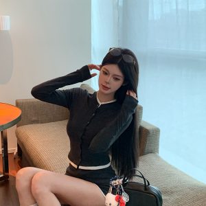 High-Waisted Slimming Knitted Two-Piece Set for Women - Spring Floral Top and Shorts, Trendy Casual Outfit